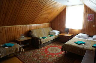 Гостиница Уют Лоо Cемейный номер с собственной ванной комнатой-11