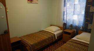 Гостиница Уют Лоо Двухместный номер с 2 отдельными кроватями и общей ванной комнатой-2