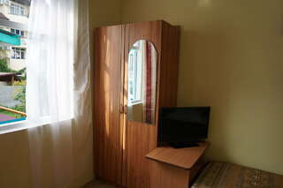 Гостиница Уют Лоо Двухместный номер с 2 отдельными кроватями-4