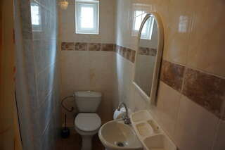 Гостиница Уют Лоо Трехместный номер «Комфорт» с душем-3